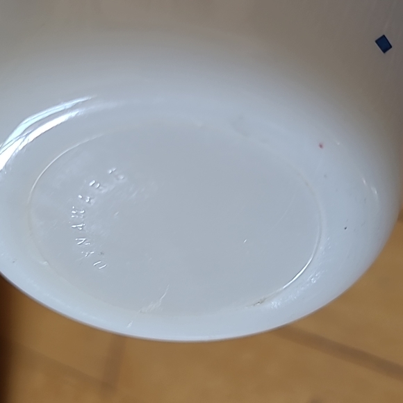 Vintage DynaWare Small Bowl - Picture 2 of 4